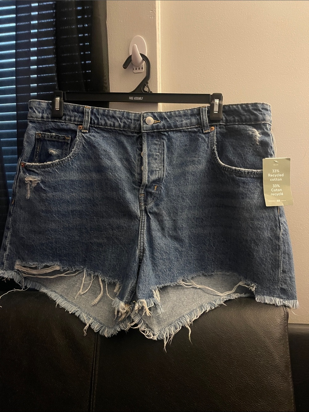 H&M Classic Blue Denim Distressed Women's Plus Size Shorts Sz 18 NWT